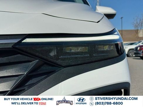 Certified 2025 Hyundai Elantra SE image 10