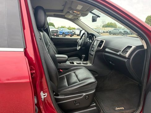 Used 2012 Jeep Grand Cherokee Laredo AWD/4WD image 30