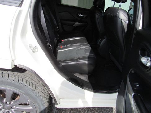 Used 2019 Jeep Cherokee High Altitude AWD/4WD image 16