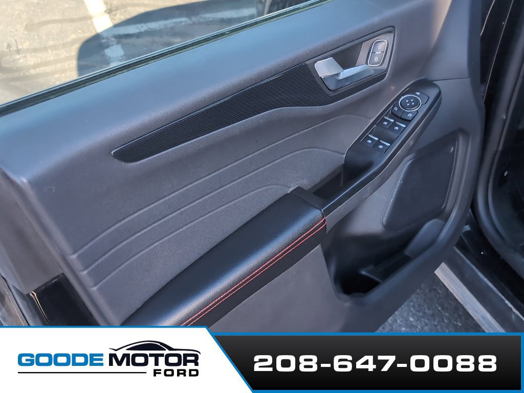 Used 2025 Ford Escape ST-Line Select AWD/4WD image 6