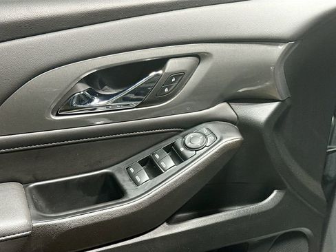 Used 2023 Chevrolet Traverse LT image 17