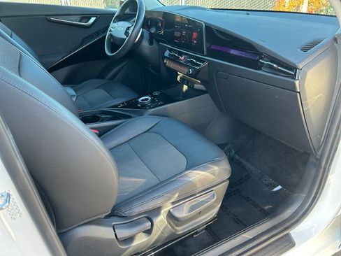 Used 2023 Kia Niro EX FWD image 26