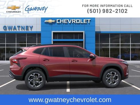 Used 2025 Chevrolet Trax LT FWD image 5