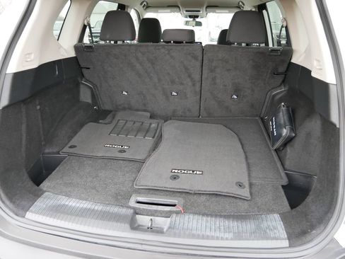 Used 2023 Nissan Rogue S image 10