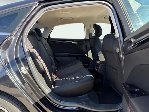 Used 2014 Ford Fusion SE image 25