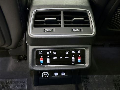 Used 2019 Audi e-tron Premium Plus image 27