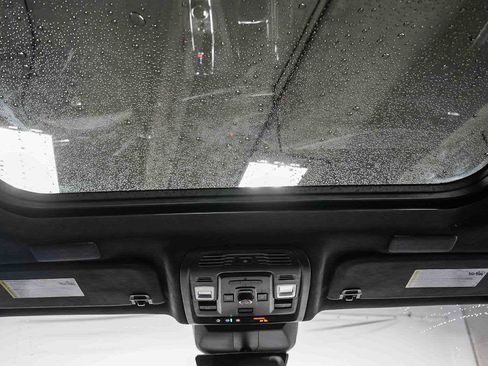 Used 2024 Cadillac Escalade V image 18