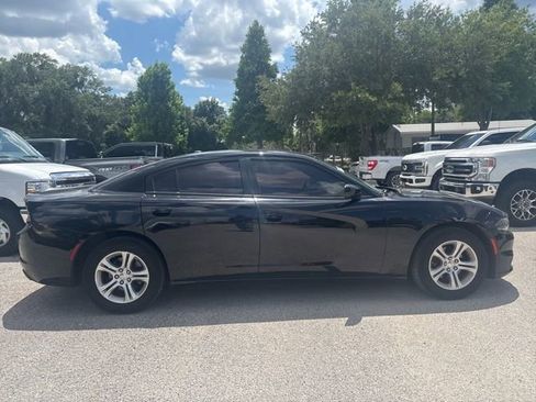 Used 2022 Dodge Charger SXT RWD image 4