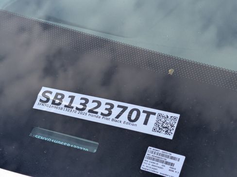 Used 2025 Honda Pilot Black Edition image 36