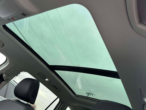 Certified 2023 Volkswagen Tiguan SE image 18