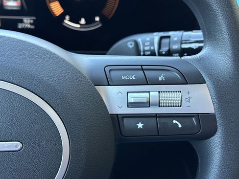 Certified 2025 Hyundai Tucson SE image 21