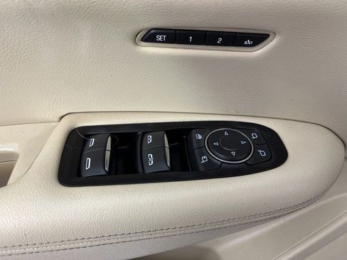 Used 2017 Cadillac XT5 Luxury FWD image 25