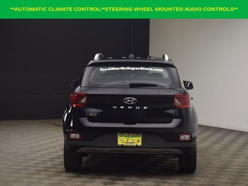 Used 2025 Hyundai Venue SEL image 9