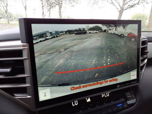 Used 2024 Toyota Tundra Limited w/ Power Package AWD/4WD image 10