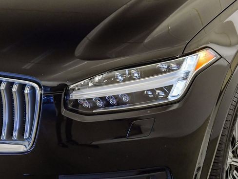 Certified 2025 Volvo XC90 B6 Plus image 9