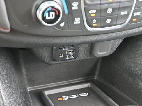 Used 2023 Chevrolet Traverse RS FWD image 23