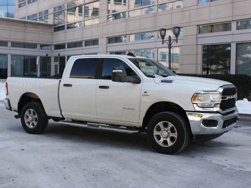 Used 2024 RAM 2500 Big Horn AWD/4WD image 2