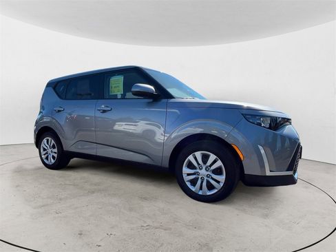 Used 2023 Kia Soul LX image 7