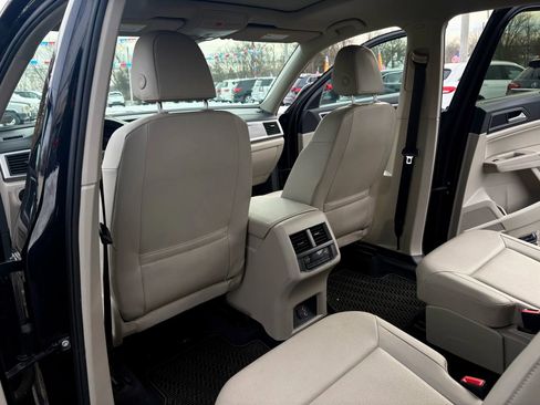 Used 2019 Volkswagen Atlas SE w/ Panoramic Sunroof Package image 16