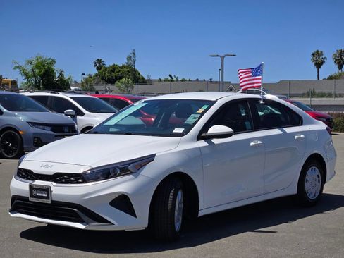Used 2024 Kia Forte LX FWD image 3