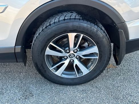 Used 2018 Toyota RAV4 XLE image 39