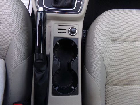 Used 2018 Volkswagen Golf S image 33