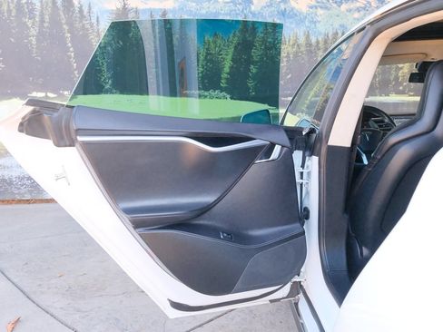 Used 2015 Tesla Model S 70 RWD image 32
