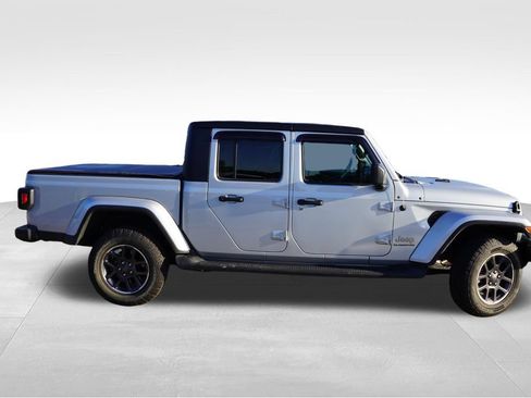 Used 2022 Jeep Gladiator Overland w/ Popular Equipment Package AWD/4WD image 2
