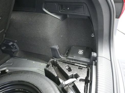 Used 2023 Volkswagen Tiguan SE R-Line image 17