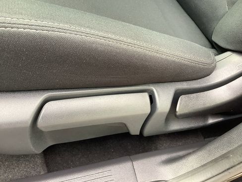 Used 2023 Nissan Rogue S image 25