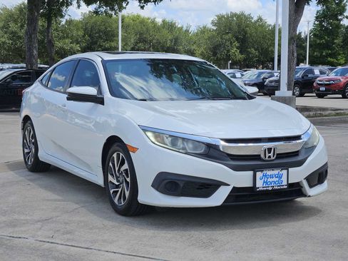 Used 2018 Honda Civic EX image 3