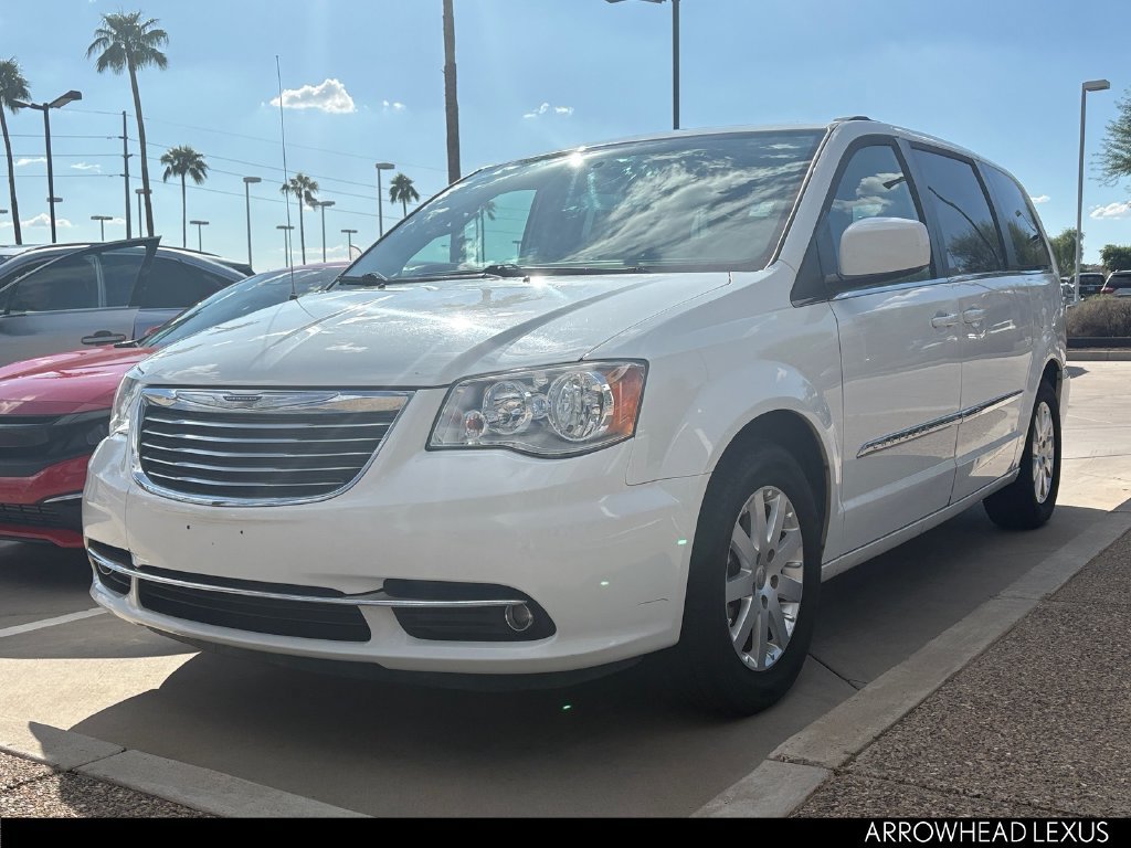 Used 2016 Chrysler Town & Country Touring FWD image 2