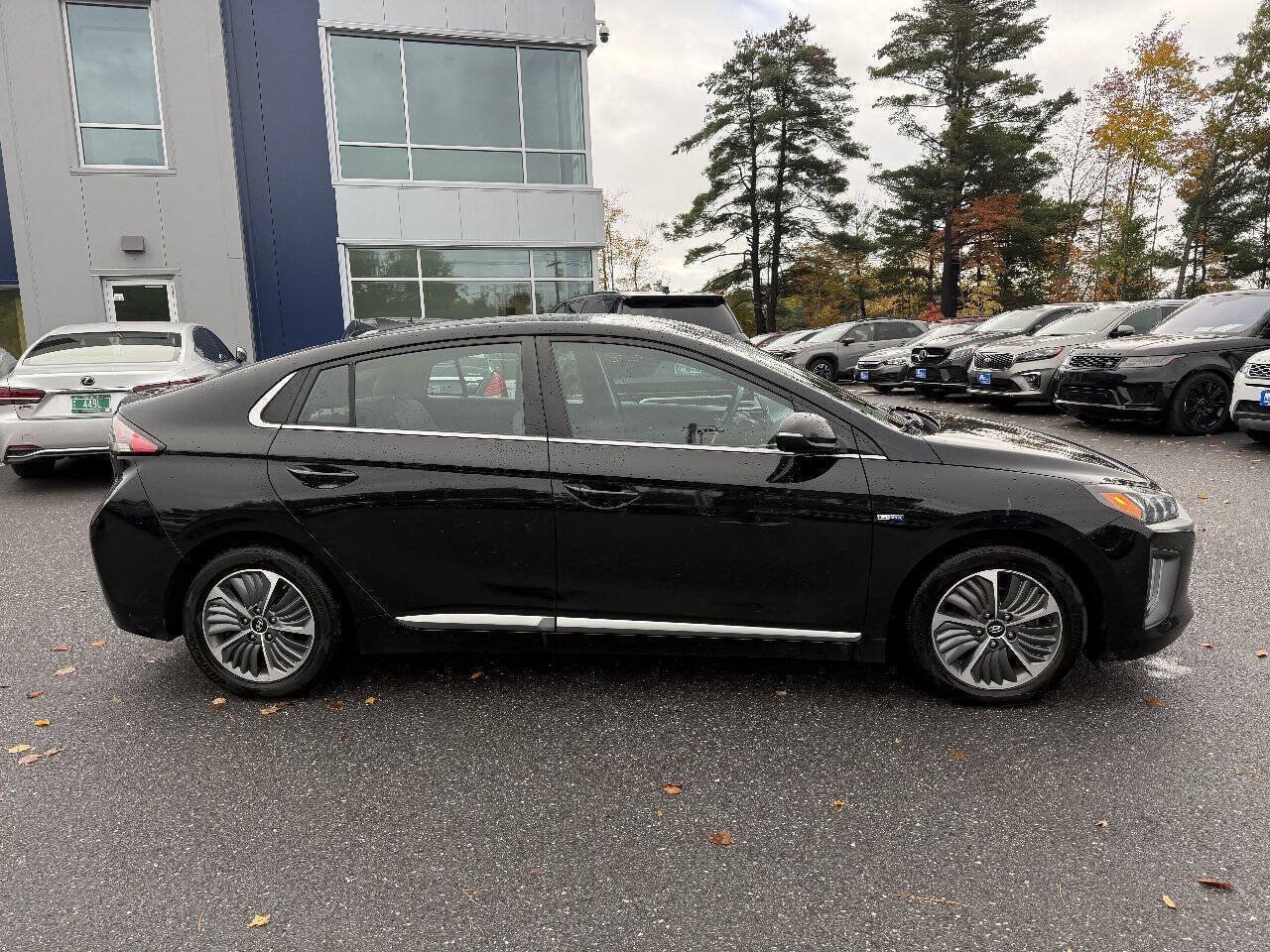 Used 2020 Hyundai Ioniq SEL FWD image 3