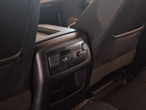 Used 2018 GMC Yukon XL SLT AWD/4WD image 35