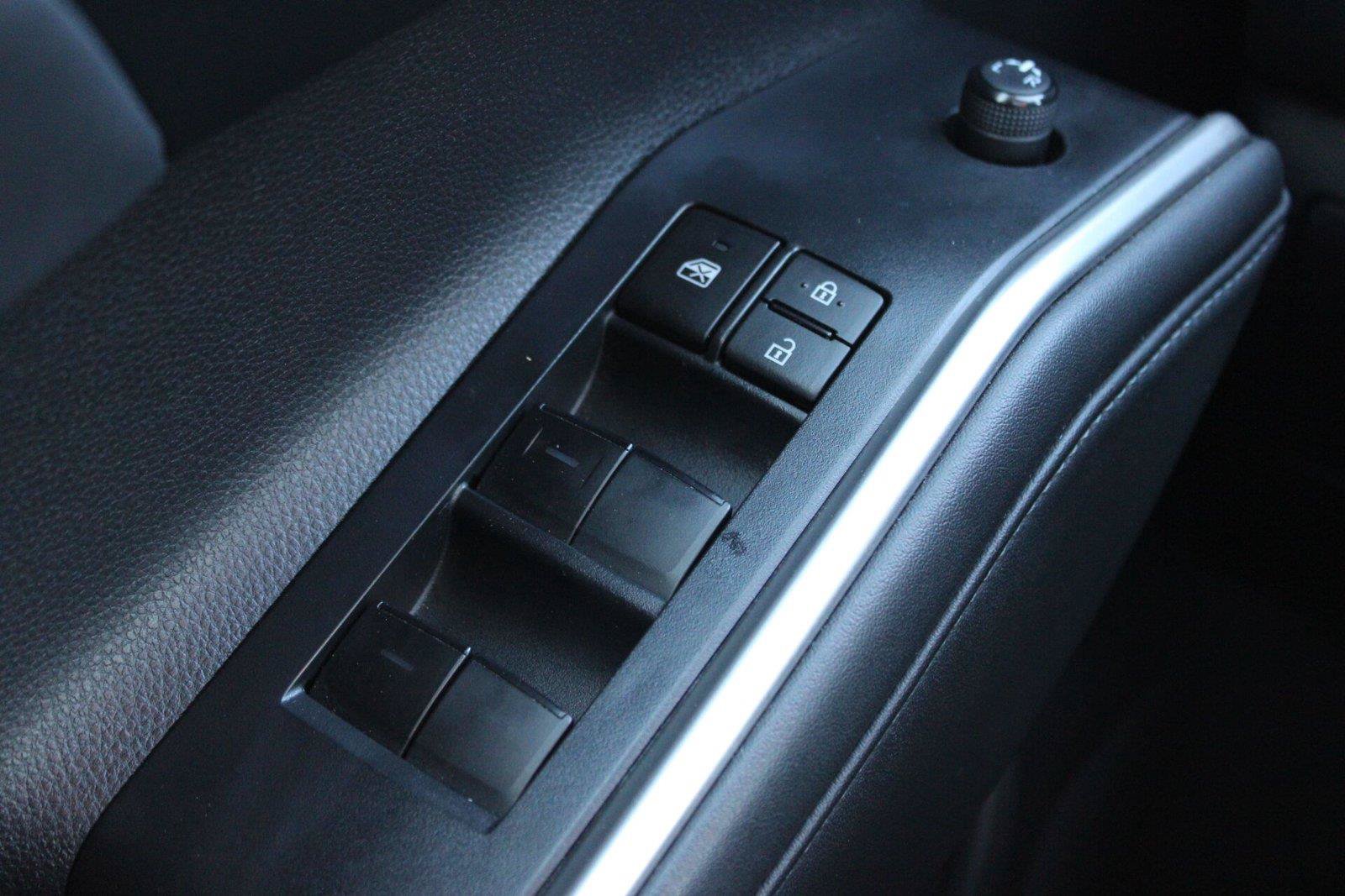 Used 2022 Toyota Highlander XLE AWD/4WD image 26