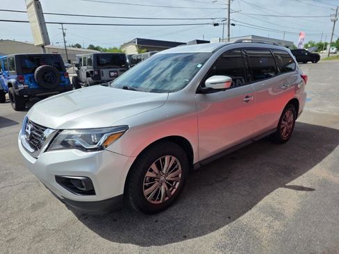 Used 2019 Nissan Pathfinder SL AWD/4WD image 4