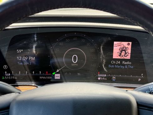 Certified 2021 Cadillac Escalade Premium Luxury AWD/4WD image 28