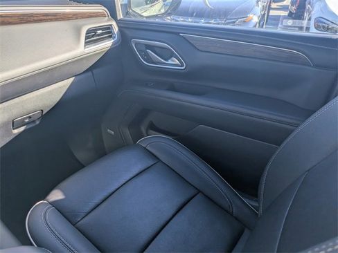 Used 2024 Chevrolet Suburban Premier image 14