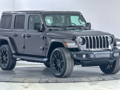 Used 2021 Jeep Wrangler Unlimited Sahara w/ Cold Weather Group AWD/4WD image 9