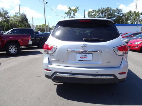Used 2014 Nissan Pathfinder SV image 3