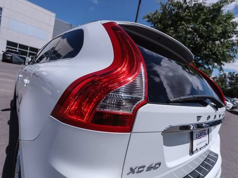 Used 2016 Volvo XC60 T5 Premier w/ Proximity Package AWD/4WD image 12