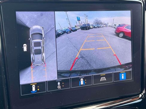 Used 2023 Chevrolet Traverse RS image 36