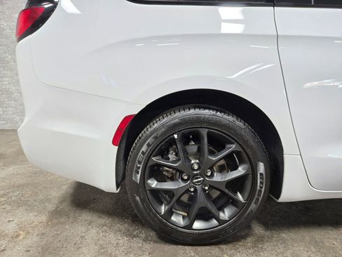 Used 2024 Chrysler Pacifica Touring-L w/ S Appearance Package AWD/4WD image 69