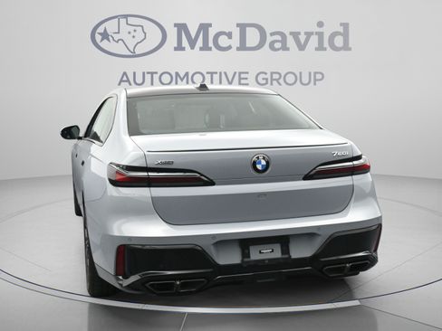 Used 2023 BMW 760i xDrive w/ Executive Package AWD/4WD image 7