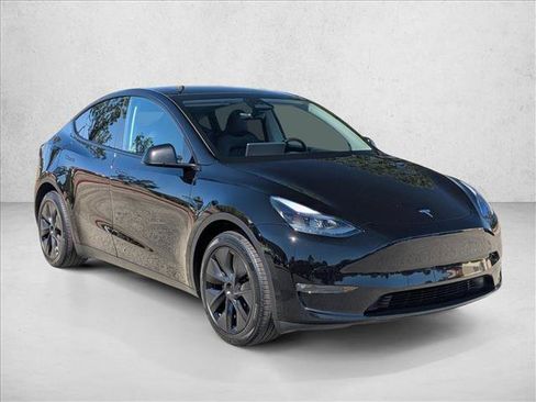 Used 2025 Tesla Model Y Long Range AWD/4WD image 3