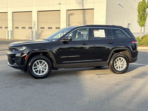 Used 2024 Jeep Grand Cherokee Laredo X w/ Luxury Tech Group I AWD/4WD image 5
