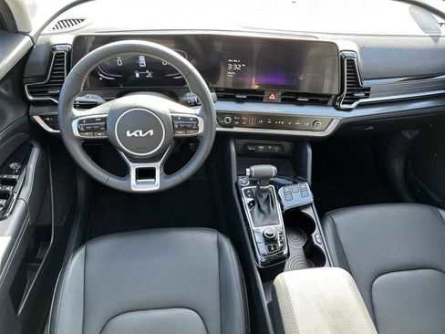 Used 2024 Kia Sportage EX image 11