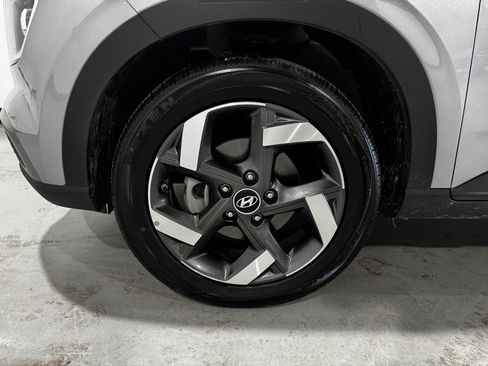 Used 2025 Hyundai Venue SEL FWD image 9