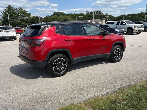 Used 2025 Jeep Compass Trailhawk w/ Trailhawk Elite Group AWD/4WD image 4