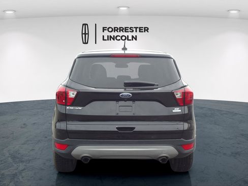 Used 2019 Ford Escape SE FWD image 4